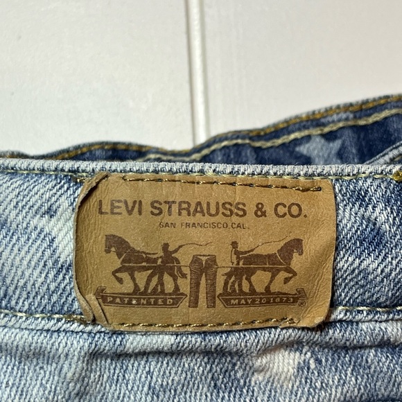 Levi’s shorty shorts with stars | girls size 8 Reg - Picture 3 of 5